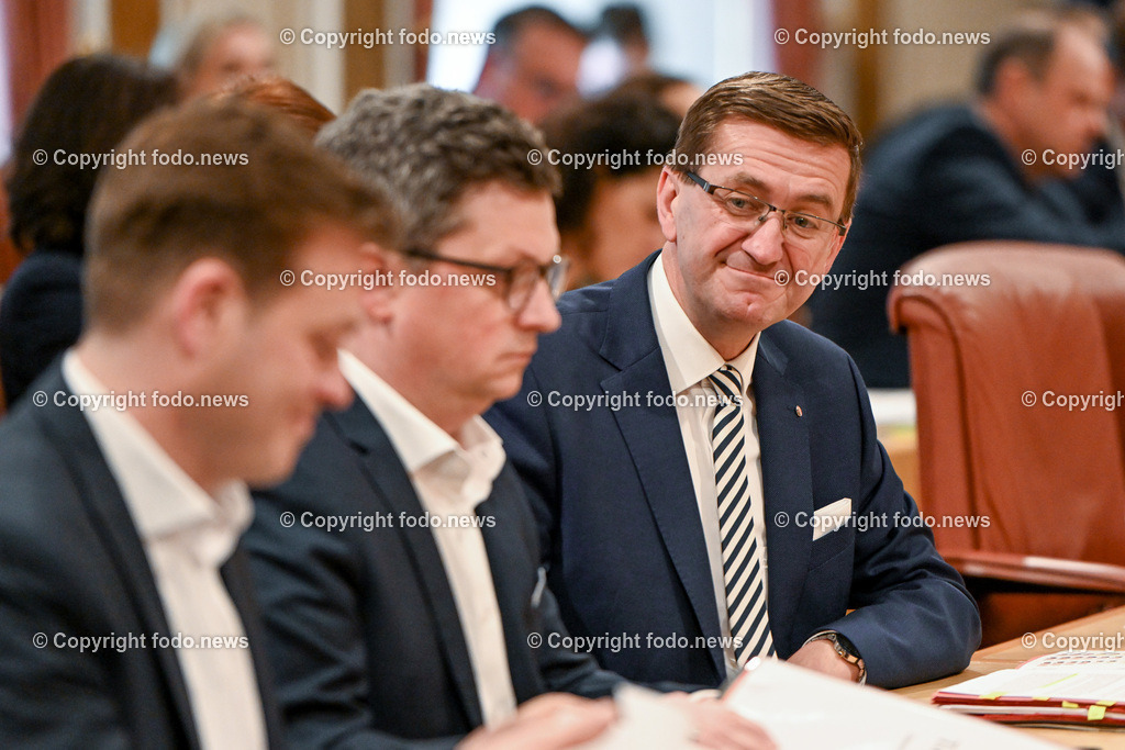 Landhaus Linz_ Promenade_ Landtagssitzung_ 20.04.2023-6 | 20.04.2023, Landhaus Linz AUT, Promenade, Landtagssitzung, im Bild LR Markus Achleitner (VP)