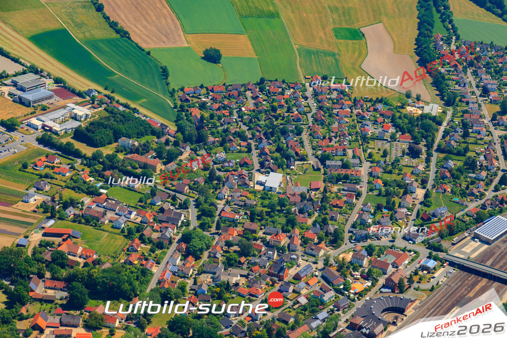 Die Luftaufnahme der Stadt Neuenmarkt wurde vom UL-Flugzeug heraus erstellt ( keine Drohne )- hohe Auflösung für beste Qualität