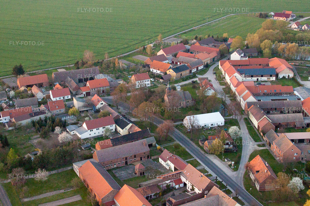Luftbild: Kirchengebäude Fläming im Ortsteil Hohengörsdorf in Niederer im Bundesland Brandenburg in Deutschland. Foto: IMG_26144.jpg vom 23.04.2010 durch Werner Riehm/FLY-FOTO.de