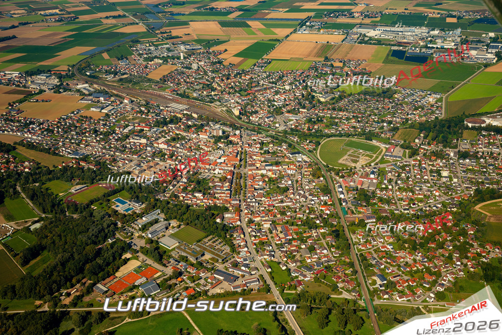 Das Luftbild zeigt : Enchendorf Plattling - Die Luftaufnahme wurde 2023 vom UL-Flugzeug aus erstellt ( keine Drohne ) - Hochauflösende Luftaufnahme - Für grossformatige Ausdrucke geeignet. Die Geschenkidee !Mit Lizenz und Bildrechte bestellbar