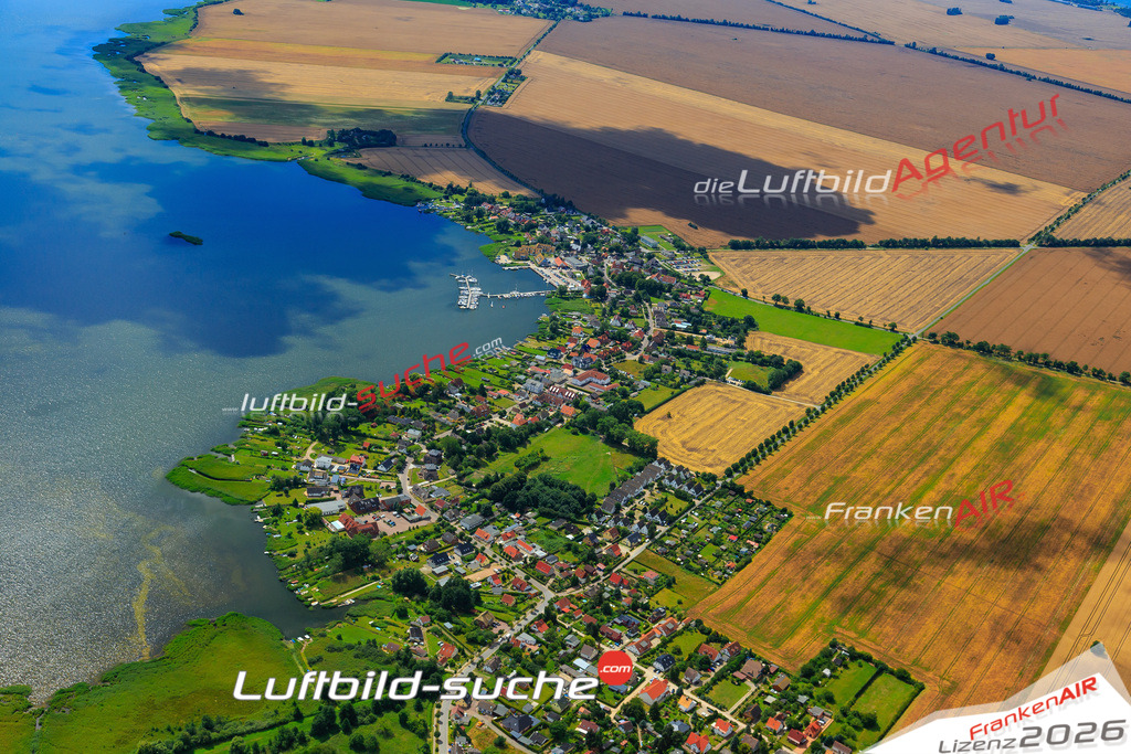 Die Luftaufnahme der Stadt Breege wurde vom UL-Flugzeug heraus erstellt ( keine Drohne )- hohe Auflösung für beste Qualität