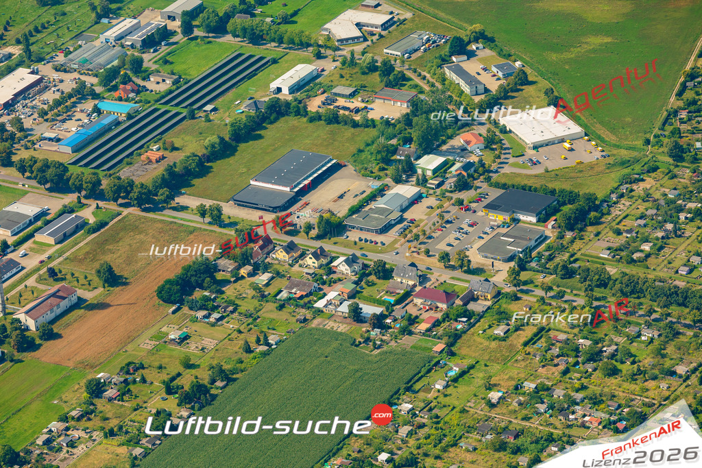 Stadt Osterburg von Oben- Die Luftaufnahme wurde 2025 vom UL-Flugzeug heraus erstellt ( keine Drohnenaufnahme ) - Hochauflösende Luftaufnahme - für Wandbilder und großformatige Ausdrucke geeignet. Das besondere Geschenk!Hier alle&nbsp;Infos zur Lizenzierung der LuftaufnahmeWir fliegen auch dieses Jahr wieder in Ihre Region um Luftbilder zu erstellen.- Luftbild anfragen