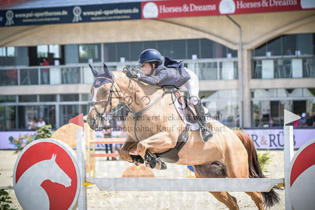 DOS_1770 | Entdecke hochwertige Reitturnierfotos von Foto Oger. Professionell, emotional und authentisch – jetzt Lieblingsmomente im Shop bestellen.Deutschlandweite Turnierfotografie. - Realisiert mit Pictrs.com