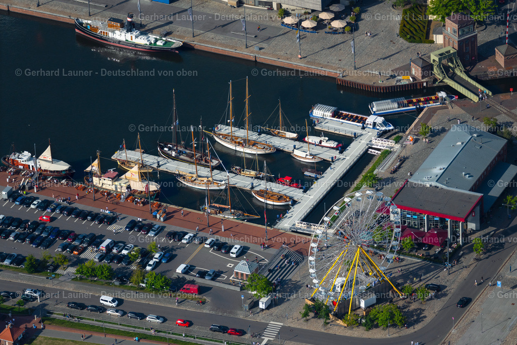 4030248 | BREMERHAVEN 01.06.2020 Riesenrad an der H.-H.-Meyer-Straße im Ortsteil Mitte-Süd in Bremerhaven im Bundesland Bremen, Deutschland. // Ferris wheel on street H.-H.-Meyer-Strasse in the district Mitte-Sued in Bremerhaven in the state Bremen, Germany. Foto: Gerhard Launer