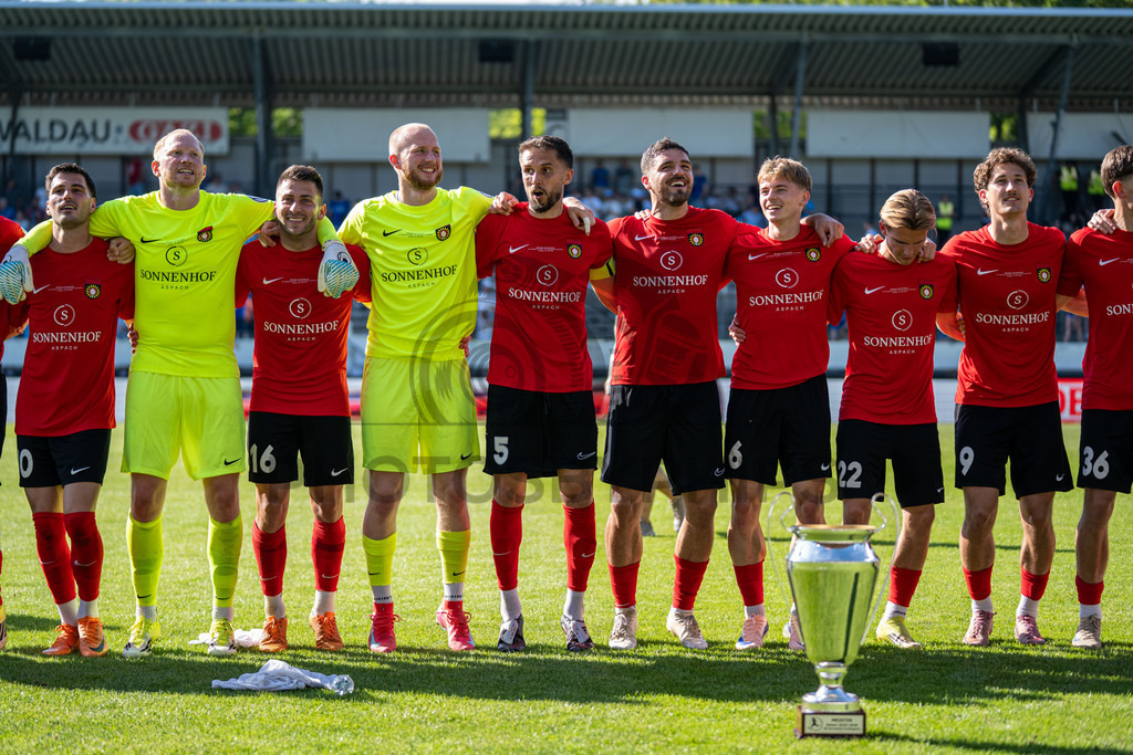 Stuttgarter Kickers vs. SG Sonnenhof Großaspach, Fussball, WFV-Pokal, Finale, 23.05.2026 | Team jubelt nach Abpfiff mit Fans, Zuschauern und Verantwortlichen,Stuttgarter Kickers vs. SG Sonnenhof Großaspach, Fussball, WFV-Pokal, Finale, 23.05.2026