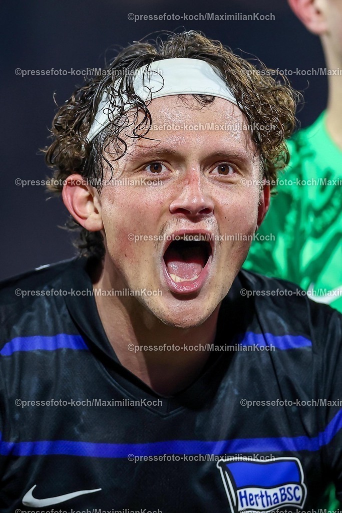 1FC05042502229 | 05.04.2025, Fußball, 1. FC Köln - Hertha BSC, 2.. Fußball Bundesliga, 28. Spieltag, RheinEnergie-STADION, Saison 2024 2025: Freude nach dem Sieg. Fabian Reese (Hertha BSC #11) DFB regulations prohibit any use of photographs as image sequences and or quasi-video.