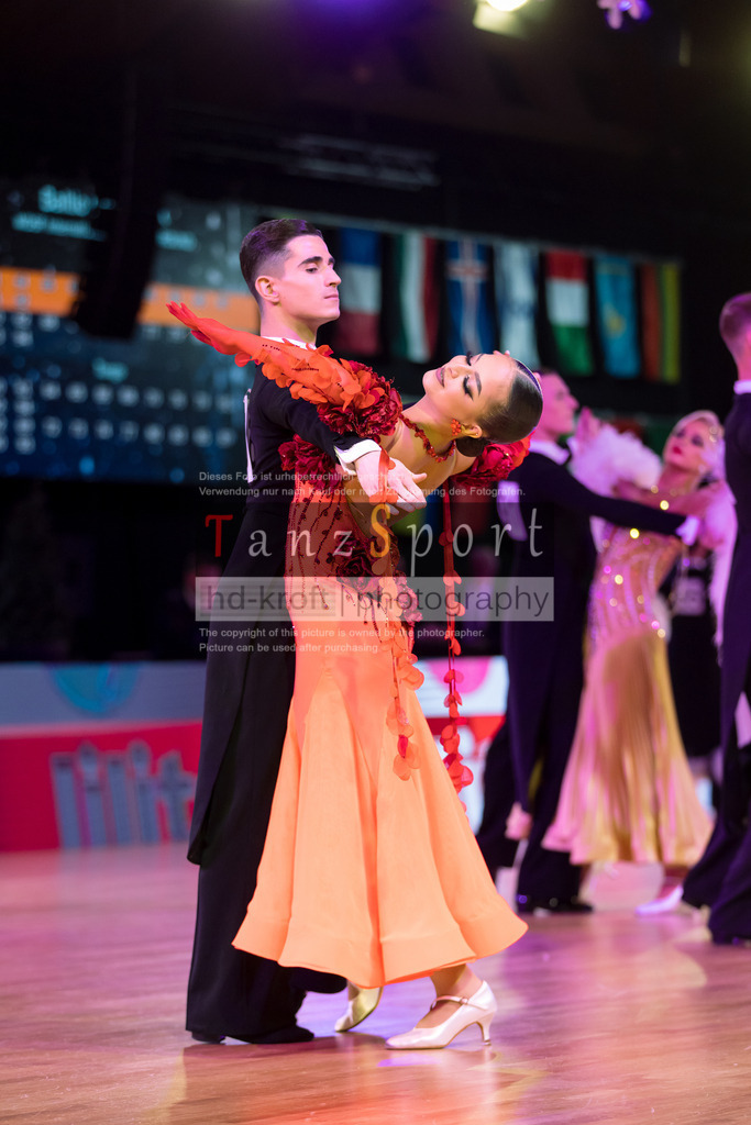 20241215_WDSF_Int_Open_Std-Riga-9106 | Tanzsportbilder, Standardtanz, Lateintanz, WDSF, DTV, LTVB, dancecomp, goc, hessen tanzt, blaues band der spree, walzer, tango, wiener walzer, slowfox, quickstepp, samba, rumba, cha-cha-cha, paso doble. jive, hd-kroft photography, turniertanzsport