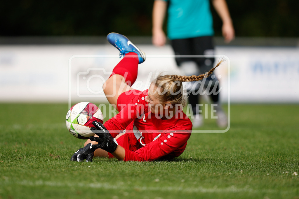 Fußball I Frauen I Westfalenpokal 26-27 I DJK GW Amelsbüren - SSV Rhade  I 18816 | Melanie Ziegner (1, DJK GW Amelsbüren) mit einer Parade - Realisiert mit Pictrs.com
