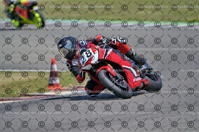26BT02-1856 | markuskiefer.com - Realisiert mit Pictrs.com