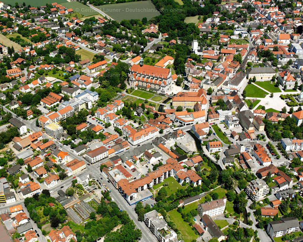 2600563 | ALTöTTING 09.06.2006 Stadtansicht des Innenstadtbereiches  in Altötting im Bundesland Bayern, Deutschland // City view on down town  in Altötting in the state Bavaria, Germany Foto: Gerhard Launer