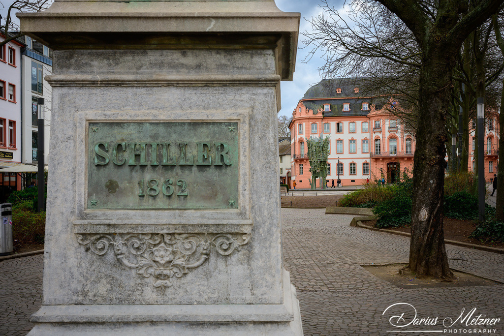 Das Schillerdenkmal auf dem Schillperplatz in Mainz | Das Schillerdenkmal auf dem Schillperplatz in Mainz