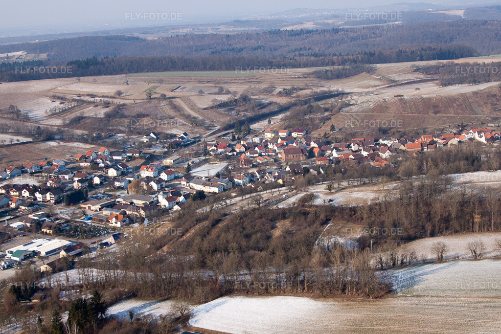 Luftbild: Ortsansicht von Südwesten im Ortsteil Neuenbürg in Kraichtal im Bundesland Baden-Württemberg in Deutschland. Foto: IMG_48712.jpg vom 06.02.2012 durch Werner Riehm/FLY-FOTO.de