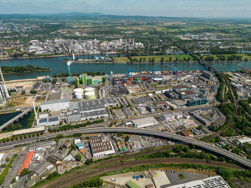 3108021 | Der Binnenhafen der Stadt Mainz, ein moderner Containerhafen war ein historischer Zollhafen