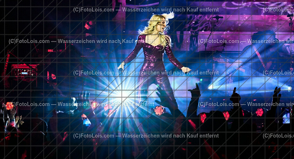 ALP3201_BergBauernTour-Konzert_Naschenweng Melissa | (C)FotoLois.com, Alois Spandl, BergBauernTour 2023 - Melissa Naschenweng, Tourstop in Wieselburg, Konzert im NV-Forum Wieselburg, Sa 8. April 2023.