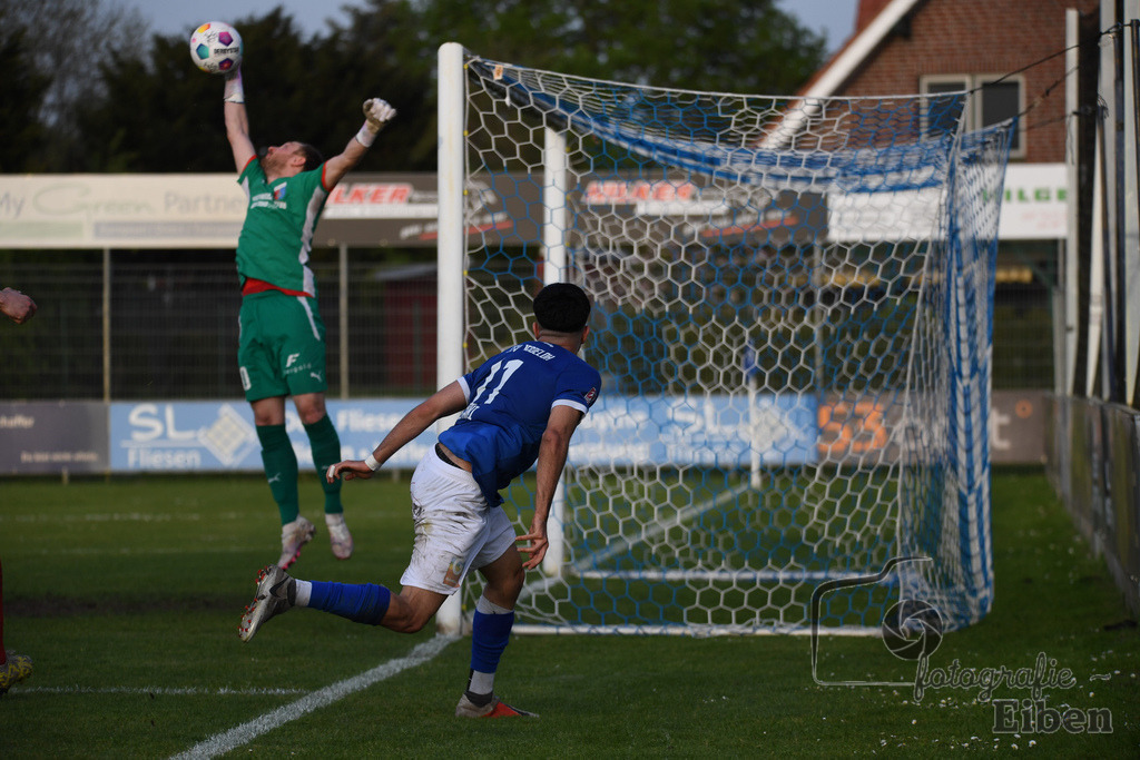 SSV Jeddeloh-SV Drochtersen/Assel | Herren Regionalliga; SSV Jeddeloh (blau)-SV Drochtersen/Assel (rot) am 30.04.2024; in Jeddeloh (53-Acht Arena), Photo: Philip Eiben 2024 - Realisiert mit Pictrs.com