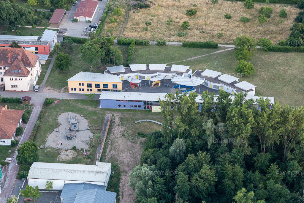 Luftbild: Jakob-Reeb-Schule im Ortsteil Queichheim in Landau im Bundesland Rheinland-Pfalz in Deutschland. Foto: IMG_133609.jpg vom 12.07.2022 durch Werner Riehm/FLY-FOTO.deJugendwerk St. Josef :: Jugendwerk St. Josef