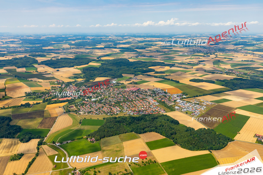 Aktuelles Luftbild von  Wallhausen - Die Luftaufnahme wurde 2022 mittels UL-Flugzeug erstellt ( keine Drohne ) - hochauflösende Kamera-Systeme von  Canon -Beste Qualität - Für grossformatige Ausdrucke geeignet. Die Geschenkidee !