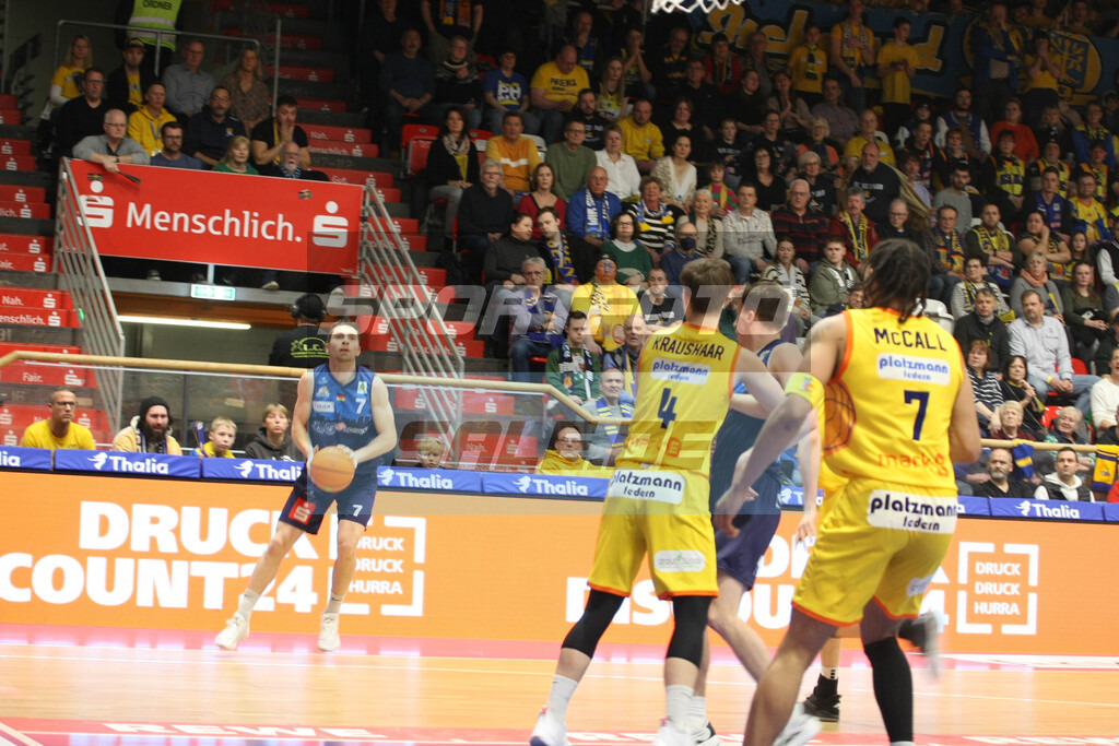 Phoenix Hagen - Eisbären Bremerhaven | Adrian Breitlauch am Ball - © Sportfoto-Sale (MK) - Realisiert mit Pictrs.com