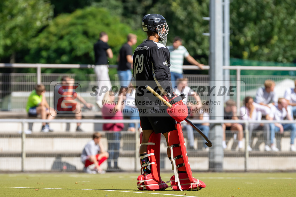 HK_20240907_105379 | 1. Bundesliga Herren RW Köln - Crefelder HTC am 7.9.2024 RW Köln, Köln , Joshua Onyekwue Nnaji Torwart ( Crefelder HTC #29 )