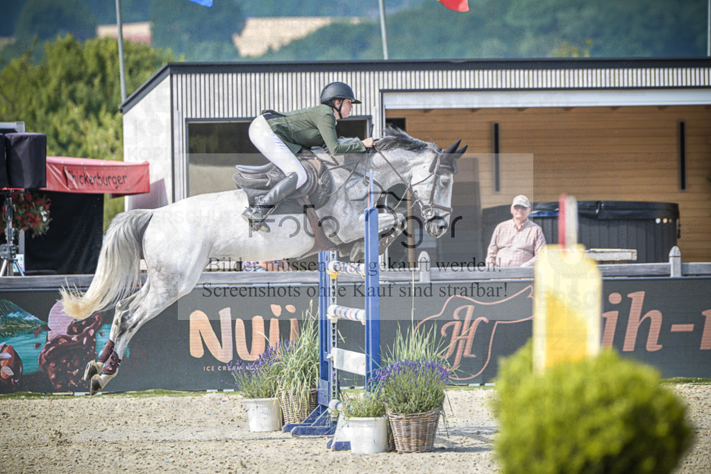 DOS_7682 | Entdecke hochwertige Reitturnierfotos von Foto Oger. Professionell, emotional und authentisch – jetzt Lieblingsmomente im Shop bestellen.Deutschlandweite Turnierfotografie. - Realisiert mit Pictrs.com