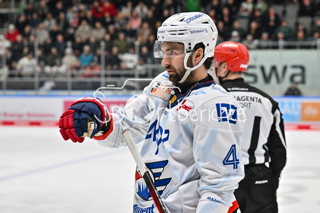 Augsburger Panther - Adler Mannheim | im Bild Nick CICEK (Adler Mannheim 4) / Freisteller / Einzelfoto / DEL: Augsburger Panther - Adler Mannheim, Curt Frenzel Stadion am 16.02.2025