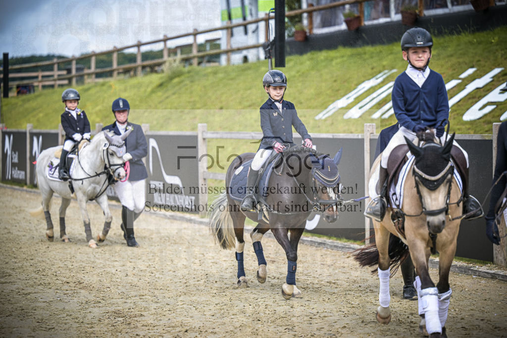 DOS_0313 | Entdecke hochwertige Reitturnierfotos von Foto Oger. Professionell, emotional und authentisch – jetzt Lieblingsmomente im Shop bestellen.Deutschlandweite Turnierfotografie. - Realisiert mit Pictrs.com