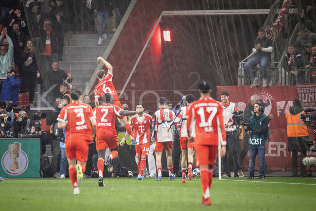 DFB Cup semifinal match Bayer 04 Leverkusen vs. FC Bayern Munich, 22.04.2026 | LEVERKUSEN, GERMANY - APRIL 22, 2026: Munich is celebrating the 0:2 after a late goal of Luis Diaz (FC Bayern Muenchen, 14) during the German DFB Cup semifinal match between Bayer 04 Leverkusen vs. FC Bayern Munich at BayArena on April 22, 2026 in Leverkusen, Germany. DFL REGULATIONS PROHIBIT ANY USE OF PHOTOGRAPHS AS IMAGE SEQUENCES AND/OR QUASI-VIDEO.