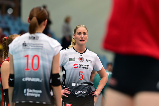 Volleyball I Frauen I Saison 2025-2026 I Bundesliga I 5. Spieltag I ETV Hamburger Volksbank Volleys - Dresdner SC I 07882 | Rosa Entius (5, Dresdner SC) - Realisiert mit Pictrs.com
