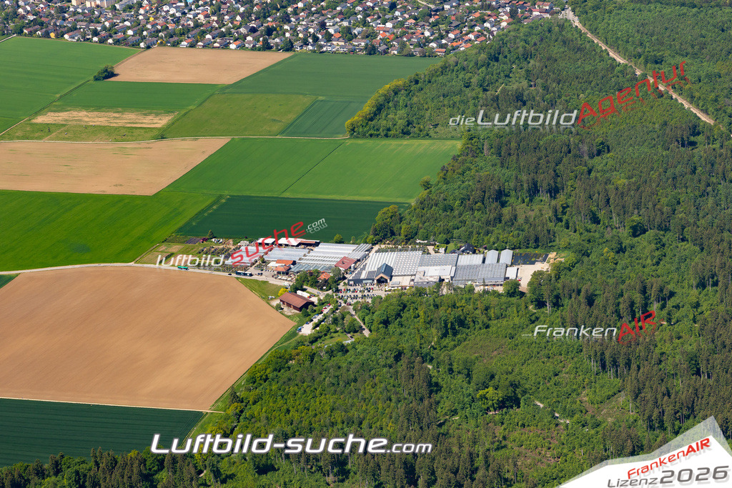 Aktuelles Luftbild von  Gauting - Die Luftaufnahme wurde 2021 mittels UL-Flugzeug erstellt ( keine Drohne ) - hochauflösende Kamera-Systeme von  Canon -Beste Qualität - Für grossformatige Ausdrucke geeignet. Die Geschenkidee !