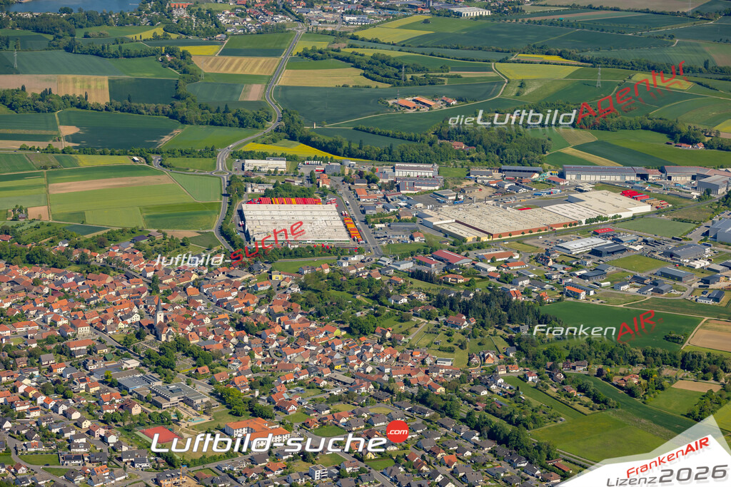 Luftaufnahme von  Knetzgau - Die Luftaufnahme wurde 2025 vom UL-Flugzeug heraus erstellt ( keine Drohne ) - Hochauflösende Luftaufnahme - für professionelle Ausdrucke geeignet. Die Geschenkidee !Mit Lizenz und Bildrechte bestellbar