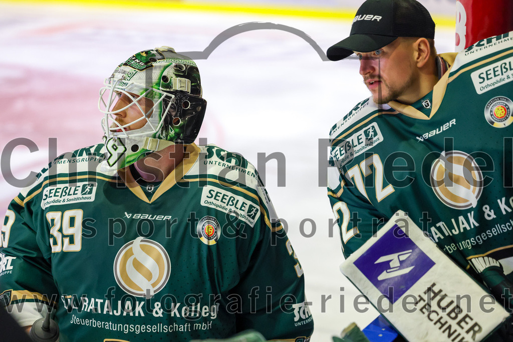 2025-09-26_050_TSV_Erding_gegen_SC_Riessersee | Erding, Deutschland, 26.09.2025:Eishockey, Oberliga Süd 2025 / 2026, 3. Spieltag, TSV Erding gegen SC Riessersee, Endergebnis: 3:5Torwart Leon Meder (Erding Gladiators, #39), Torwart David Zabolotny (Erding Gladiators, #72)Foto: Christian Riedel / fotografie-riedel.net