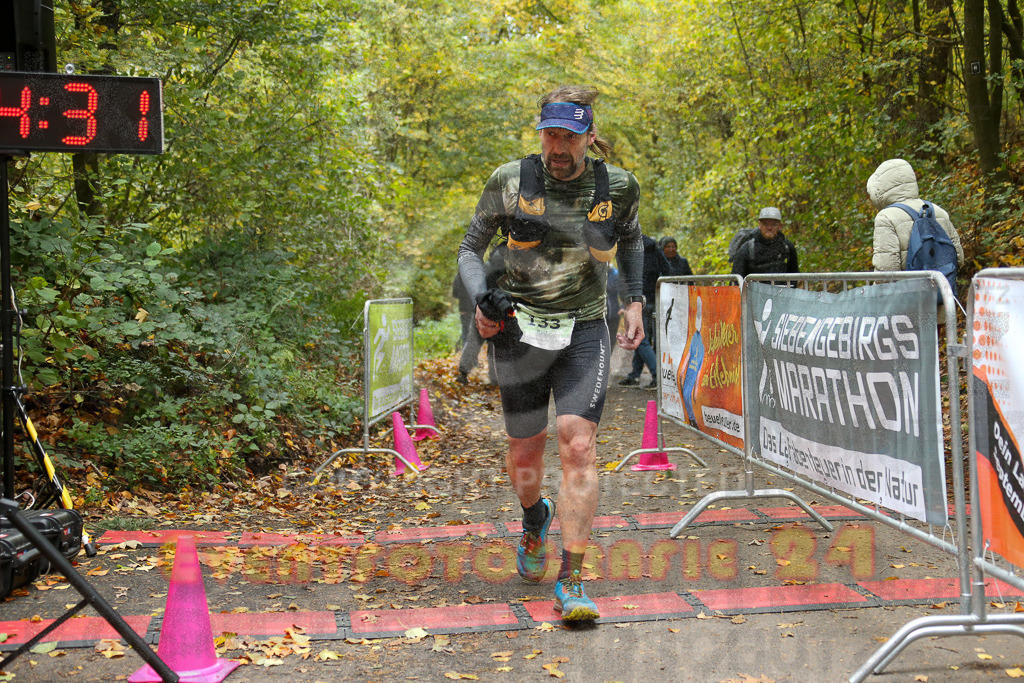 251026_1336_EX1_3742 | Sportfotografie im Rhein-Sieg Kreis, Köln, Bonn, NRW, Rheinland Pfalz, Hessen, etc. Unser Tätigkeitsfeld umfasst den Laufsport vom Volkslauf über den Marathon, Duathlon, Triathon bis zum Ultralauf wie Kölnpfad Ultra oder Schindertrail.