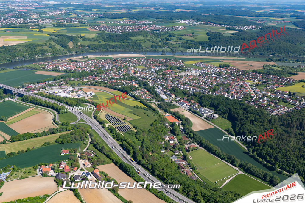 Das Luftbild der Stadt Sinzing wurde 2021 vom Flugzeug heraus erstellt (keine Drohne) Aufnahmehöhe ca.450 Meter- hohe Bildauflösung und Druck-Qualität garantiert!