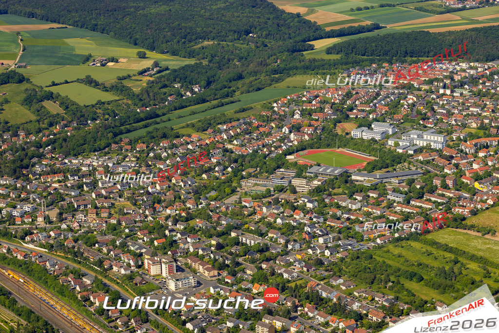 Das Luftbild zeigt  Veitshöchheim - Die Luftaufnahme wurde 2023 vom UL-Flugzeug aus erstellt ( keine Drohne ) - Hochauflösende Luftaufnahme - Für grossformatige Ausdrucke geeignet. Die Geschenkidee !Mit Lizenz und Bildrechte bestellbar