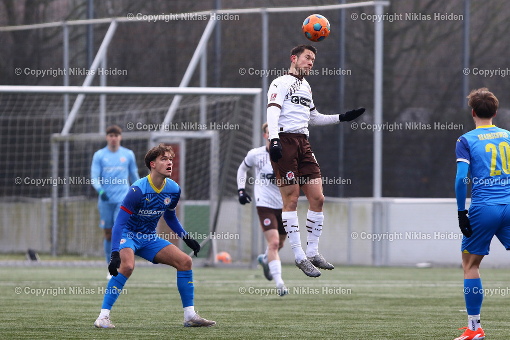 NH_FCStPauliU23_EintrachtBraunschweigU23_Testspiel_02022025 | #14 Marc Bölter (FC St. Pauli U23), #22 Mason Grumbach (Eintracht Braunschweig U23)Fußball I Herren I Testspiel I Saison 2024-2025 I FC St. Pauli U23 - Eintracht Braunschweig U23 I 02.02.2025 I Sportplatz Brummerskamp