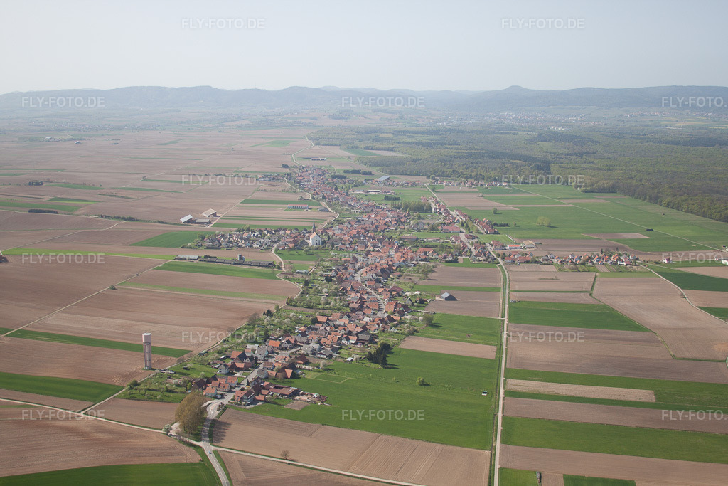 Luftbild: Ortsansicht in Salmbach im Bundesland Bas-Rhin in Frankreich. Foto: IMG_39430.jpg vom 10.04.2011 durch Werner Riehm/FLY-FOTO.de