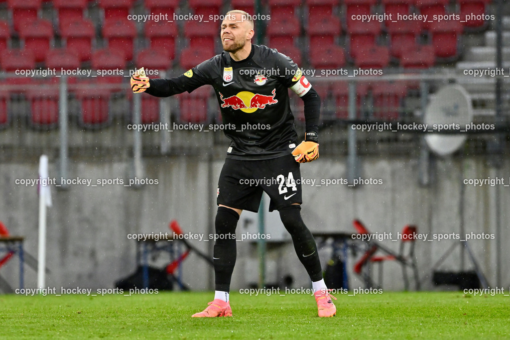 Austria Klagenfurt vs. FC Red Bull Salzburg | #24 Alexander Schlager FC Red Bull Salzburg, Austria Klagenfurt vs. FC Red Bull Salzburg, Austria Klagenfurt vs. FC Red Bull Salzburg am 24.04.2024 in Klagenfurt (Wörthersee Stadion ), Austria, (Photo by Bernd Stefan)