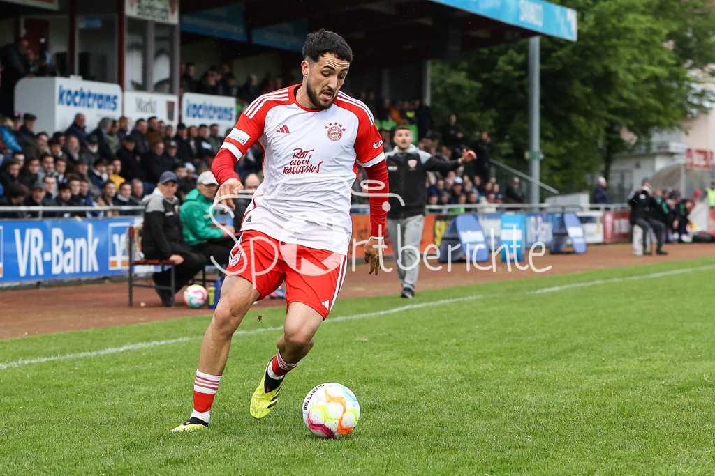 TSV Buchbach - FC Bayern Amateure | am Ball Dion BERISHA (FCB #11) / Freisteller / Einezlfoto