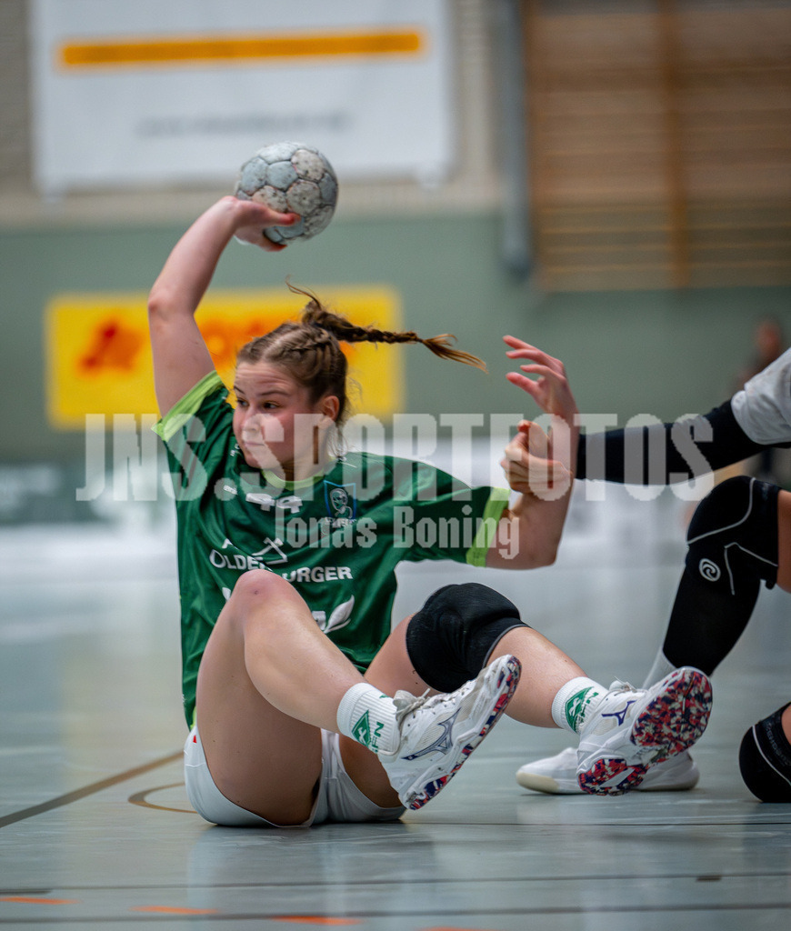 Handball I Frauen I Saison 2025-2026 I 3. Liga Staffel Nord I 10. Spieltag I SC SFN Vechta - HSG Blomberg-Lippe II I 0175 | Maya Janßen (44, SC SFN Vechta) gibt alles  - Realisiert mit Pictrs.com