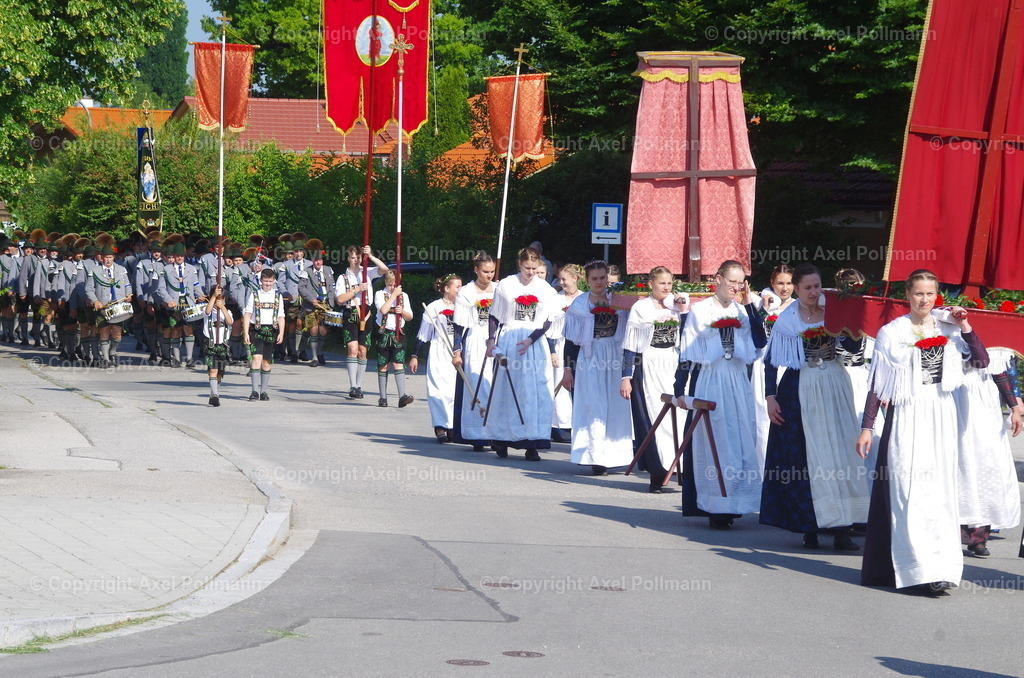 IMGP3108 | fotografiert von Axel PollmannLeonhardi Wallfahrt Benediktbeuern und Murnau, Fronleichnam, Fasching, Landschaft im Loisachtal und Benediktbeuern  - Realisiert mit Pictrs.com