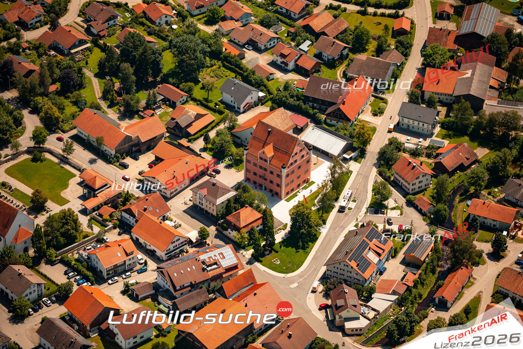Das Luftbild zeigt :  Unterthingau - Die Luftaufnahme wurde 2024 vom UL-Flugzeug aus erstellt ( keine Drohne ) - Hochauflösende Luftaufnahme - Für grossformatige Ausdrucke geeignet. Die Geschenkidee !Mit Lizenz und Bildrechte bestellbar