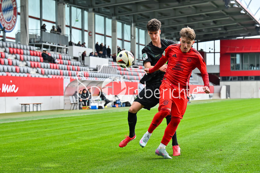 FC Bayern München U19 - VfL Wolfsburg U19 | im Duell Lennart KARL (FCB #7) und Amar IBRISIMOVIC (VfL Wolfsburg U19 5) / Zweikampf / U19 DFB Nachwuchsliga Endrunde: FC Bayern Muenchen - VfL Wolfsburg, FC Bayern Campus am 26.04.2025