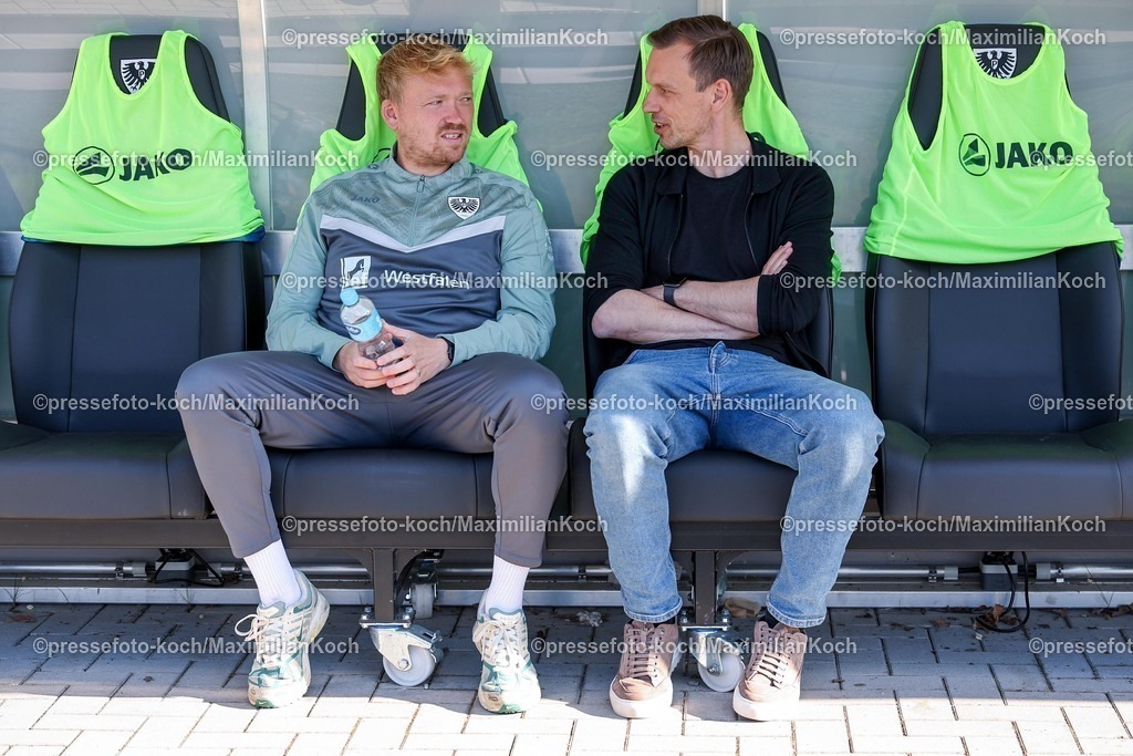 SCP09052502177 | 09.05.2025, Fußball, Preußen Münster - Hertha BSC, 2. Fußball Bundesliga, 33. Spieltag, Preußenstadion, Saison 2024 2025: Kieran Schulze-Marmeling (Trainer Preussen Muenster) (L) neben Ole Kittner – (Geschäftsführer Sport Preussen Muenster) (R)DFB regulations prohibit any use of photographs as image sequences and or quasi-video.