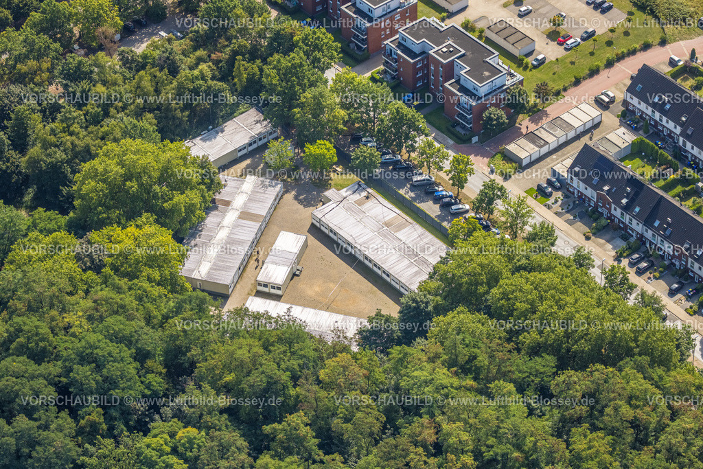 Gladbeck250800011 | Luftbild, Flüchtlingsheim Zentrale Unterbringungseinrichtung (ZUE) für Flüchtlinge, auf Festwiese und Festplatz, Butendorf, Gladbeck, Ruhrgebiet, Nordrhein-Westfalen, Deutschland
