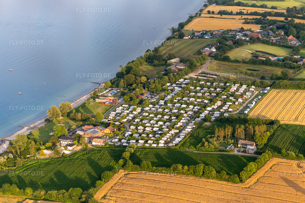 Luftbild: campingplatz-nordstern: Stefan Brieskorn an der Seebadeanstalt Norgaardholz im Ortsteil Norgaardholz in Steinberg im Bundesland Schleswig-Holstein in Deutschland. Foto: IMG_127944.jpg vom 23.07.2021 durch Werner Riehm/FLY-FOTO.de