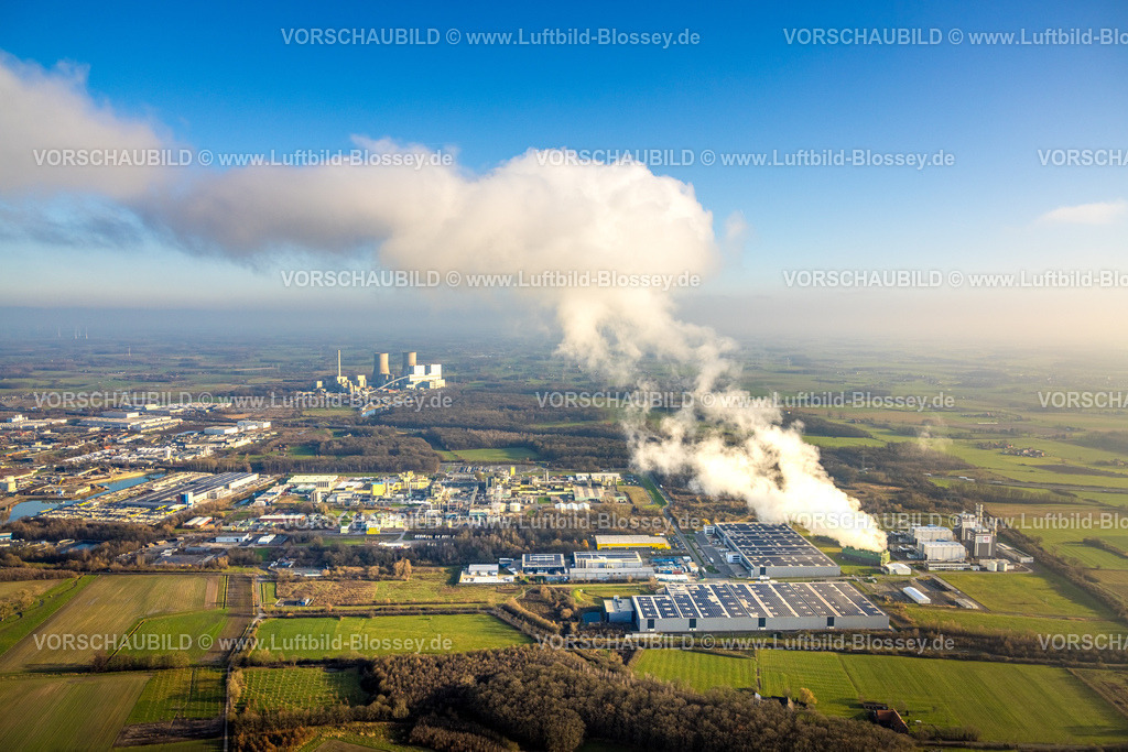Hamm241200441 | Luftbild, Trianel Gaskraftwerk Hamm GmbH mit Rauchwolken, hinten das RWE Kraftwerk Westfalen, blauer Himmel mit Fernsicht, Uentrop, Hamm, Ruhrgebiet, Nordrhein-Westfalen, Deutschland