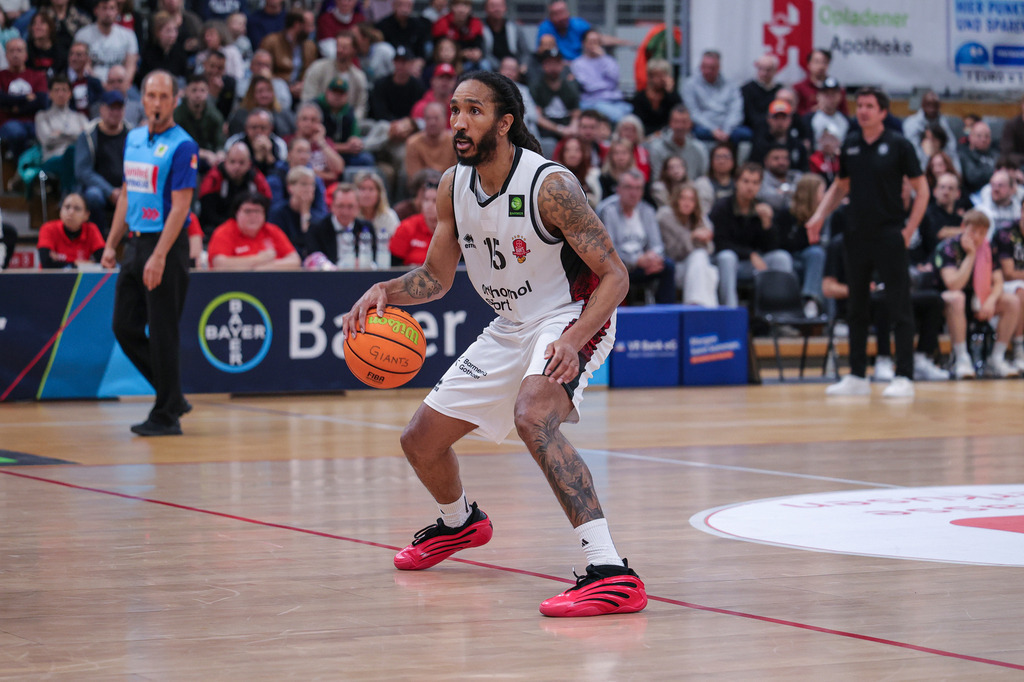 Pro A BAYER GIANTS vs Uni Baskets Münster-21 | Fotos von Basketballspielen aus dem Raum NRW fotografiert von Gero Mueller-Laschet und Daniel Schaefer - Realized with Pictrs.com