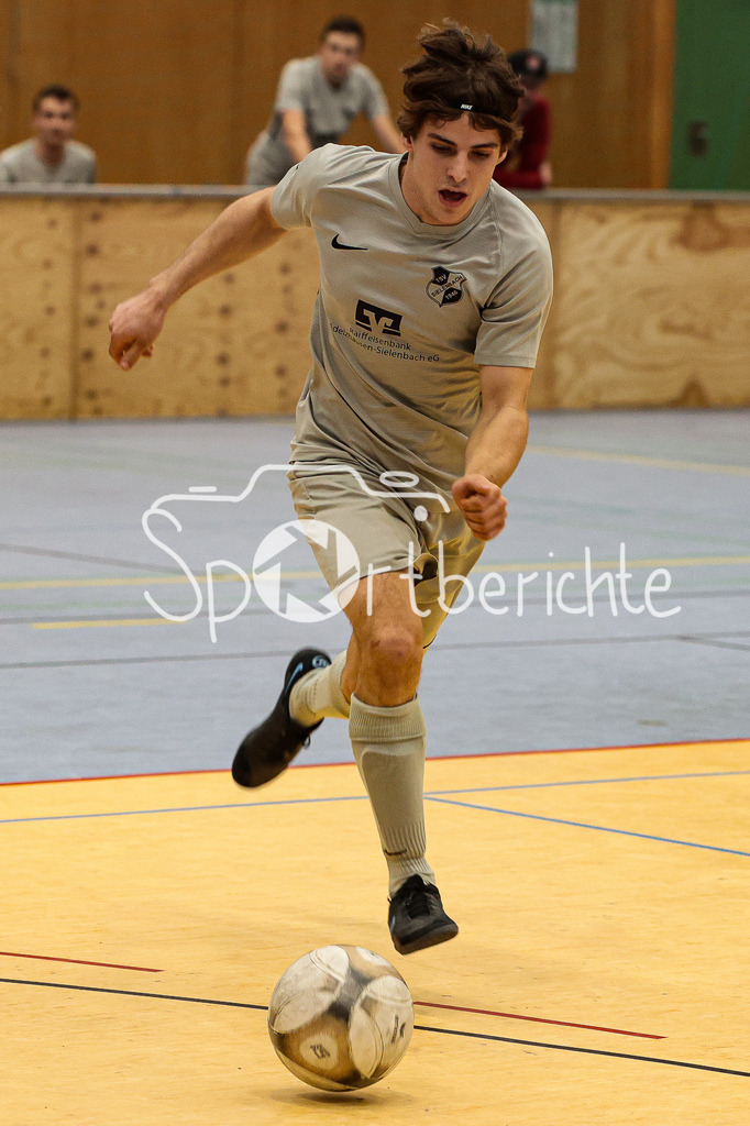 Maerbraeu-Cup BC Aichach II | TSV Sielenbach am Ball im Finale