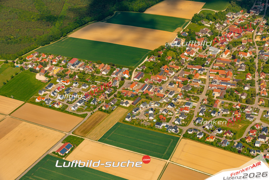 Das Luftbild zeigt :  Allmannshofen - Die Luftaufnahme wurde 2024 vom UL-Flugzeug aus erstellt ( keine Drohne ) - Hochauflösende Luftaufnahme - Für grossformatige Ausdrucke geeignet. Die Geschenkidee !Mit Lizenz und Bildrechte bestellbar