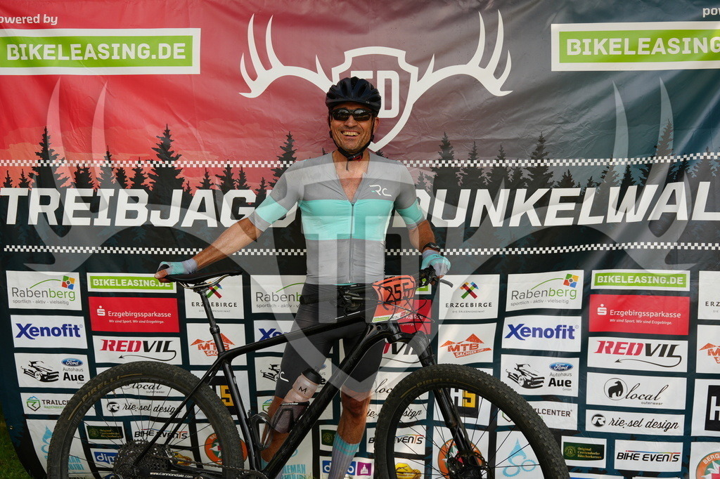 FC605686 | Fotogalerie der Treibjagd im Dunkelwald - Dein MTB Etappenrennen im Erzgebirge - Realisiert mit Pictrs.com